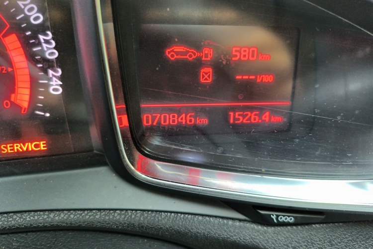 Used DS 6 2014 1.6T Luxury Edition THP200 Odometer Close Up