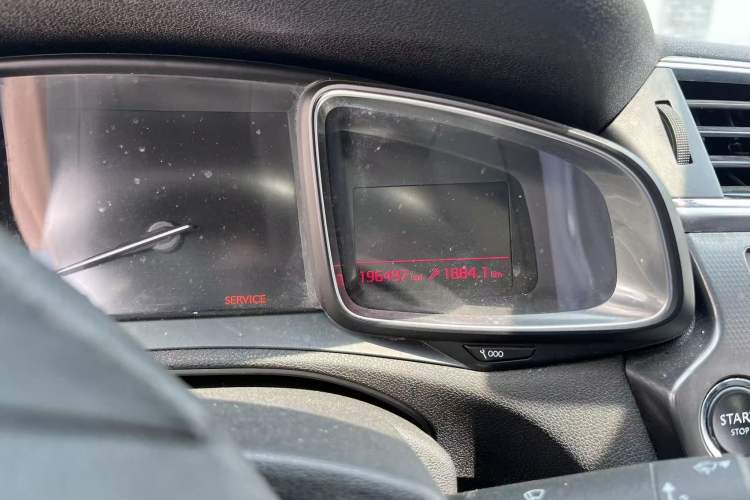Used DS 6 2014 1.6T Luxury Edition THP160 Odometer Close Up