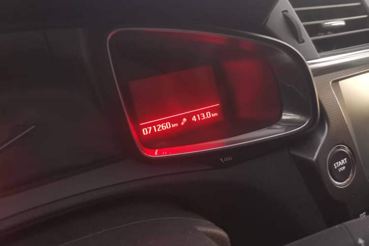 Used DS 6 2014 1.6T Luxury Edition THP160 Odometer Close Up