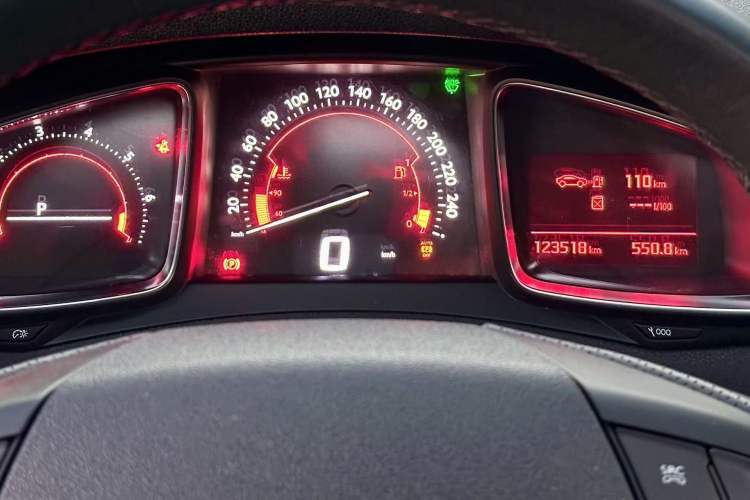 Used DS 6 2014 1.6T Luxury Edition THP200 Odometer Close Up