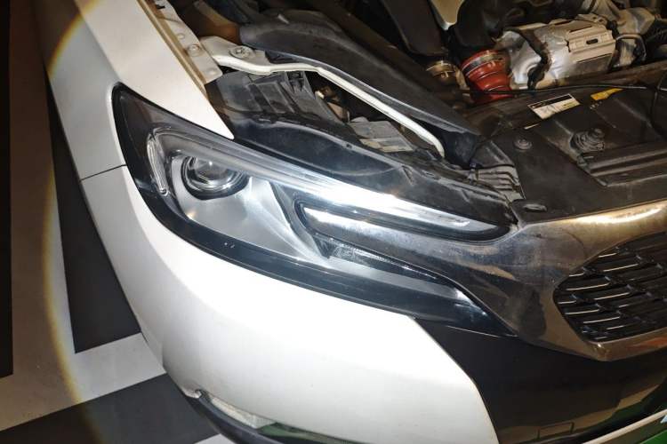 Used DS 6 2014 1.6T Luxury Edition THP160 Right Front Headlight