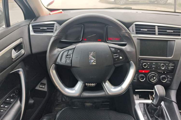 Used DS 6 2014 1.6T Luxury Edition THP200 Steering Wheel