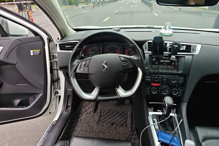 Used DS 6 2014 1.6T Luxury Edition THP160 Steering Wheel