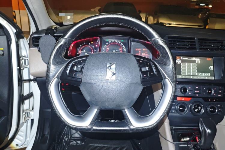 Used DS 6 2014 1.6T Luxury Edition THP160 Steering Wheel