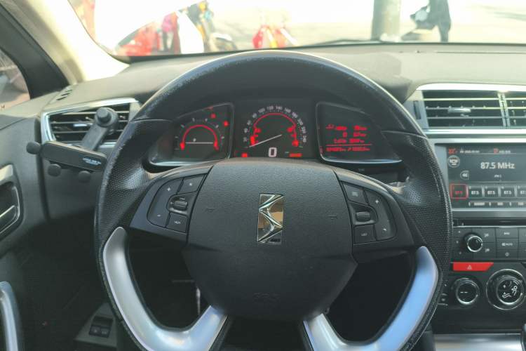Used DS 6 2014 1.6T Luxury Edition THP200 Steering Wheel