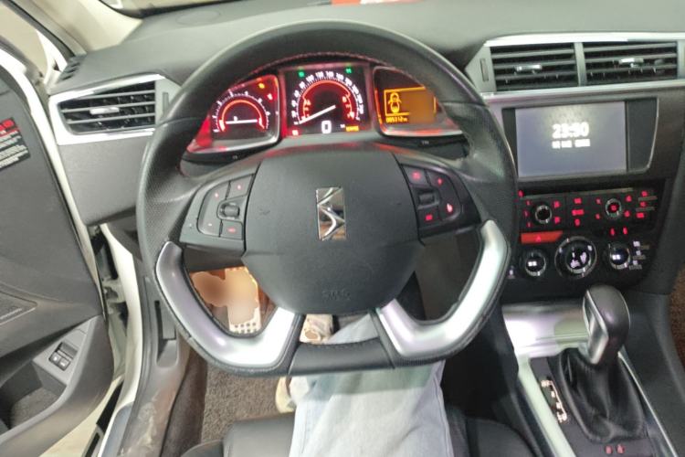 Used DS 6 2014 1.6T Luxury Edition THP200 Steering Wheel