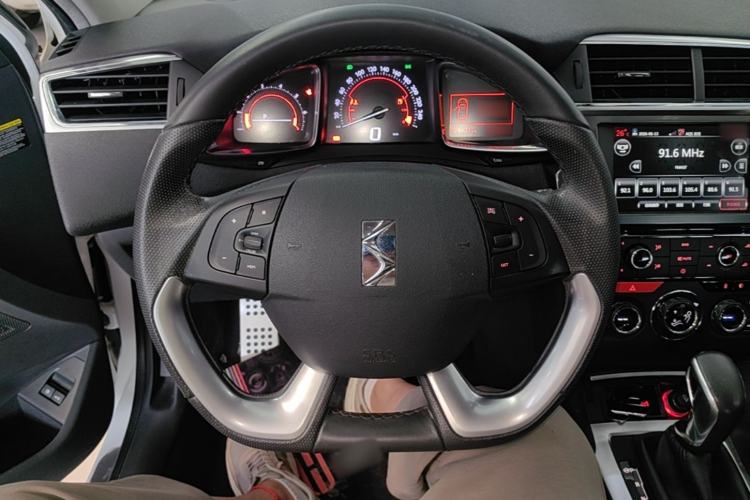 Used DS 6 2014 1.6T Luxury Edition THP200 Steering Wheel