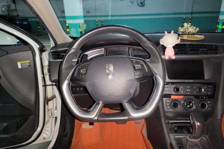 Used DS 6 2014 1.6T Luxury Edition THP160 Steering Wheel