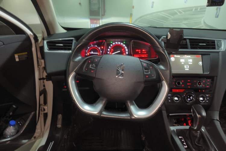 Used DS 6 2014 1.6T Luxury Edition THP200 Steering Wheel