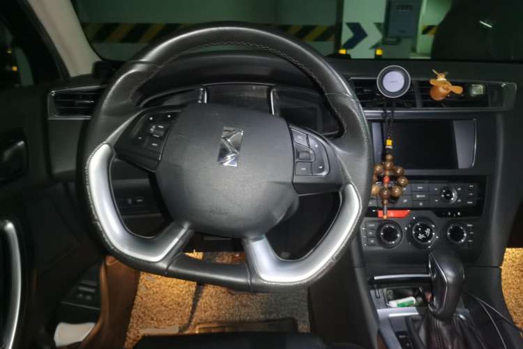 Used DS 6 2014 1.6T Luxury Edition THP160 Steering Wheel