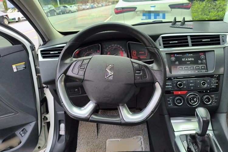 Used DS 6 2014 1.6T Luxury Edition THP200 Steering Wheel