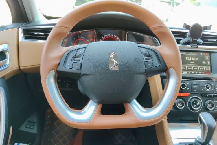 Used DS 6 2014 1.6T Prestige Edition THP160 Steering Wheel
