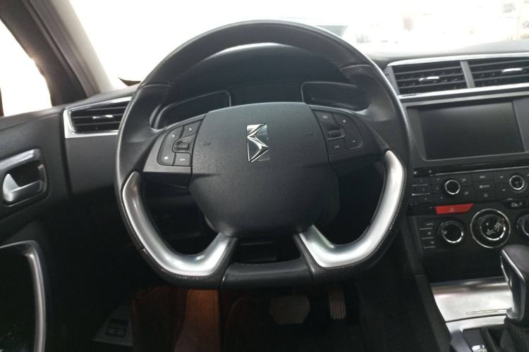Used DS 6 2014 1.6T Luxury Edition THP160 Steering Wheel