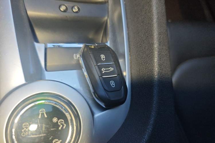 Used DS 6 2014 1.6T Luxury Edition THP160 Vehicle Key