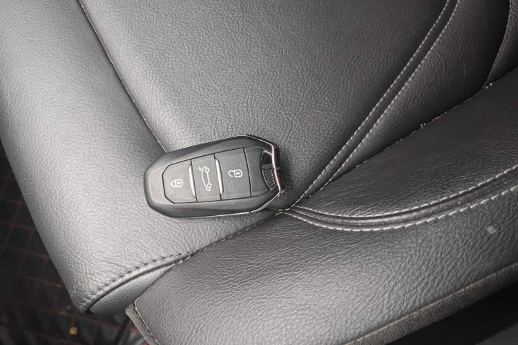 Used DS 6 2014 1.6T Luxury Edition THP160 Vehicle Key