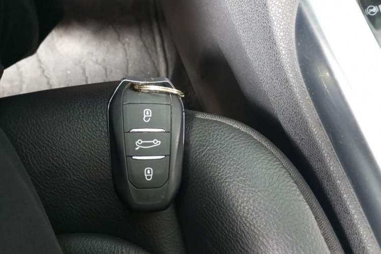 Used DS 6 2014 1.6T Luxury Edition THP160 Vehicle Key