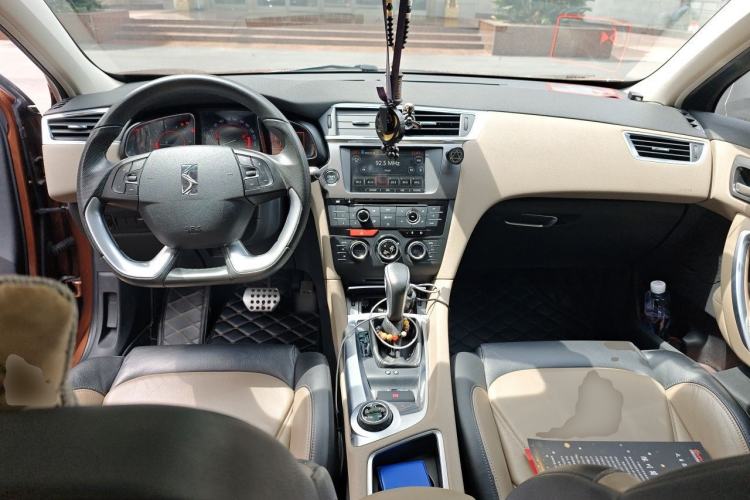 Used DS 6 2014 1.6T Luxury Edition THP200 Center Console