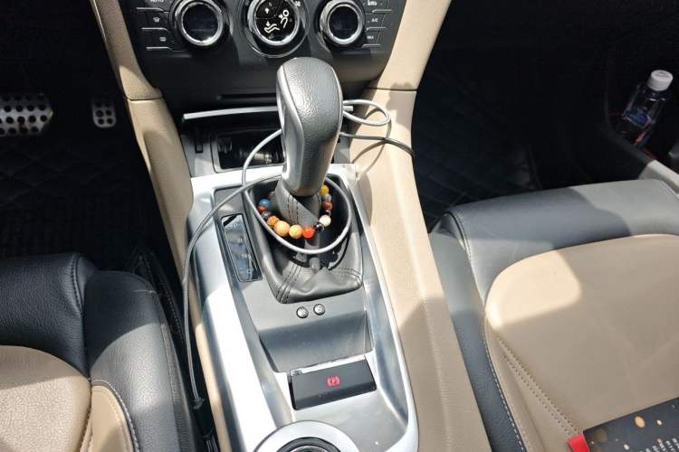 Used DS 6 2014 1.6T Luxury Edition THP200 Gear Lever