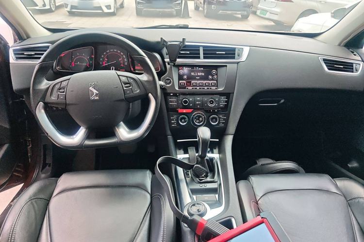Used DS 6 2016 1.6T Luxury Edition THP160 Center Console