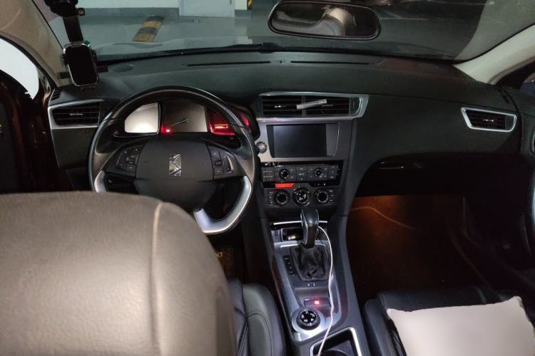 Used DS 6 2016 1.6T Luxury Edition THP160 Center Console