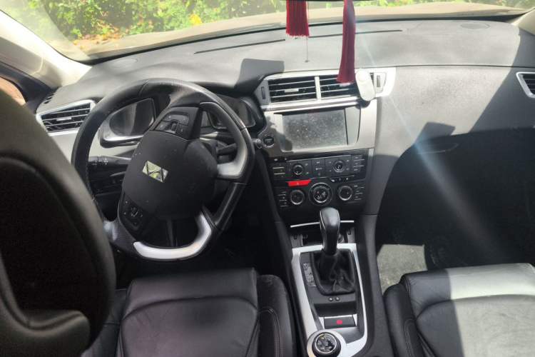Used DS 6 2016 1.6T Luxury Edition THP160 Center Console