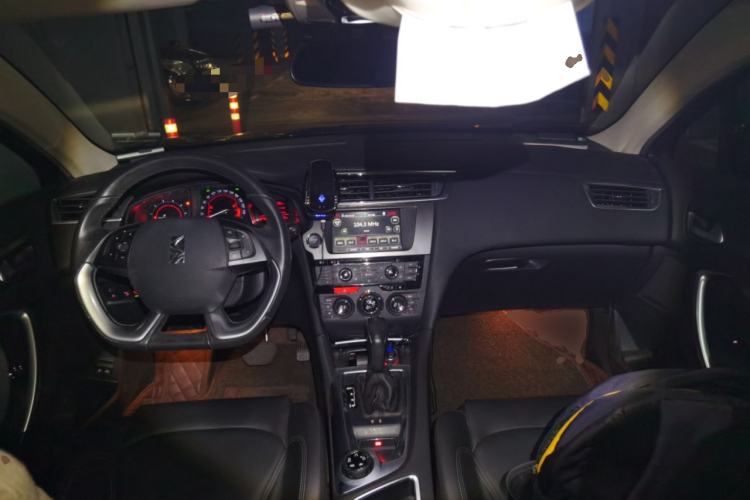 Used DS 6 2016 1.6T Luxury Edition THP160 Center Console