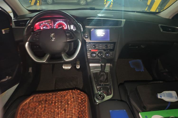 Used DS 6 2016 1.8T Luxury Edition THP200 Center Console