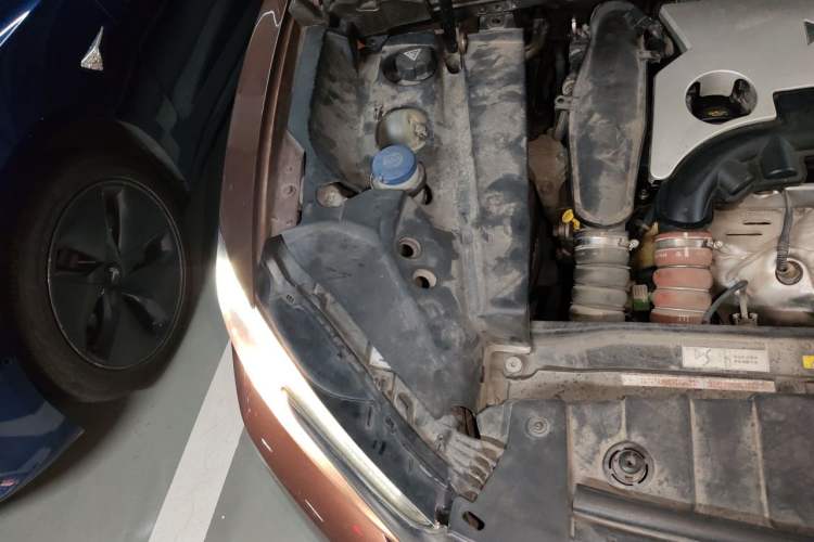 Used DS 6 2016 1.6T Luxury Edition THP160 Engine Bay Right