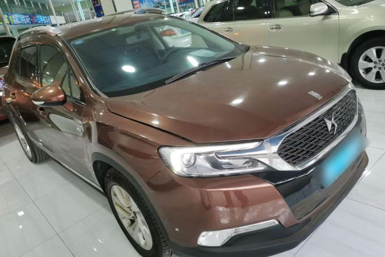 Used DS 6 2016 1.6T Comfort Edition THP160 Front Right 45 Deg
