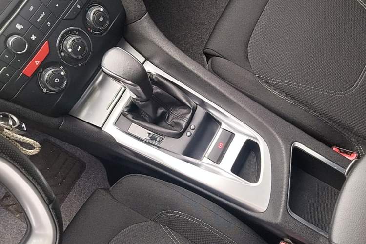 Used DS 6 2016 1.6T Elegant Edition THP160 Gear Lever
