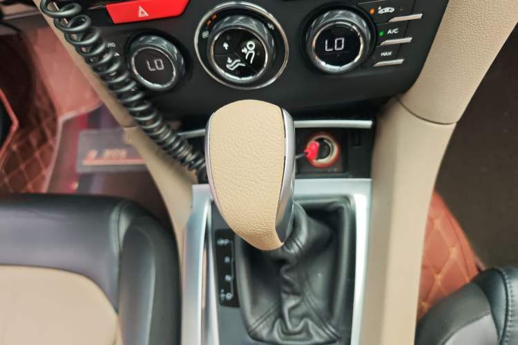 Used DS 6 2016 1.6T Luxury Edition THP160 Gear Lever