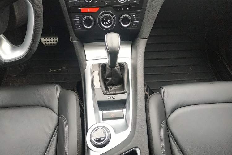 Used DS 6 2016 1.8T Luxury Edition THP200 Gear Lever