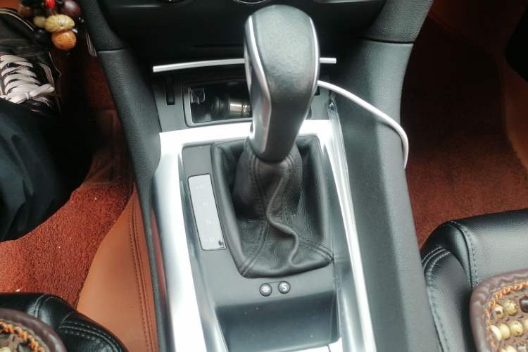 Used DS 6 2016 1.6T Elegant Edition THP160 Gear Lever