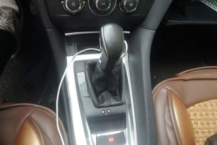 Used DS 6 2016 1.6T Elegant Edition THP160 Gear Lever