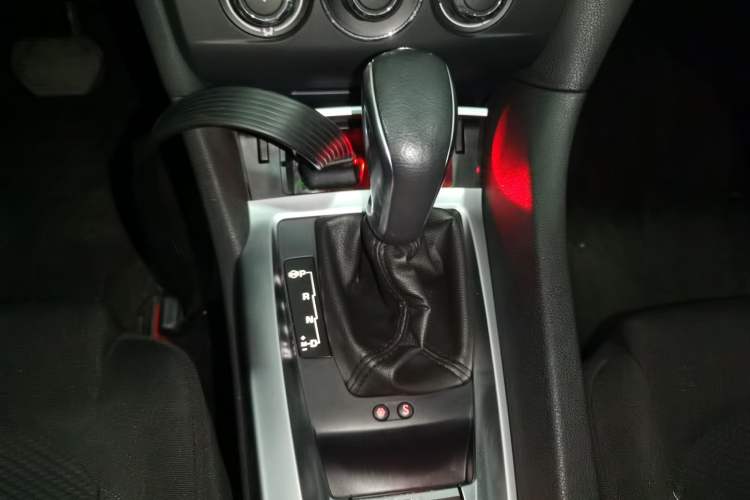 Used DS 6 2016 1.6T Comfort Edition THP160 Gear Lever