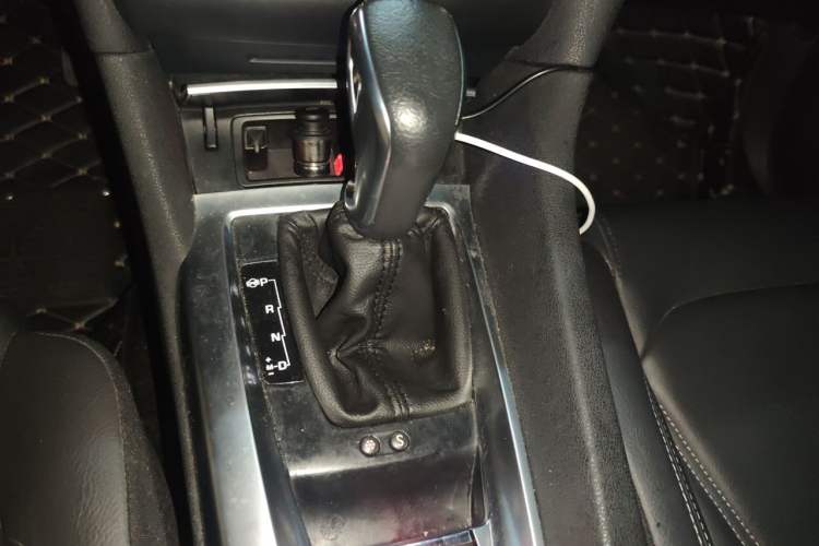 Used DS 6 2016 1.6T Luxury Edition THP160 Gear Lever