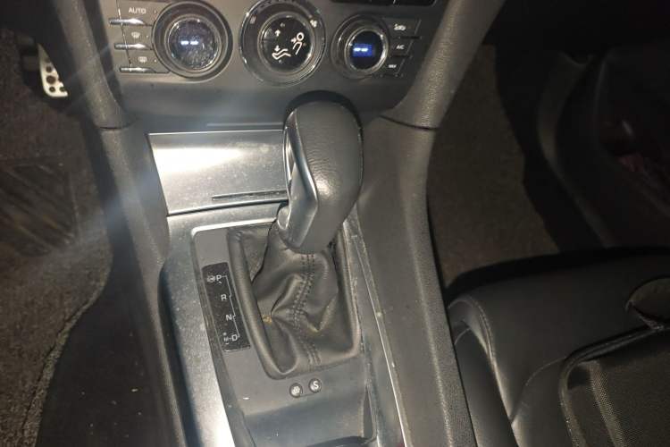 Used DS 6 2016 1.8T Luxury Edition THP200 Gear Lever