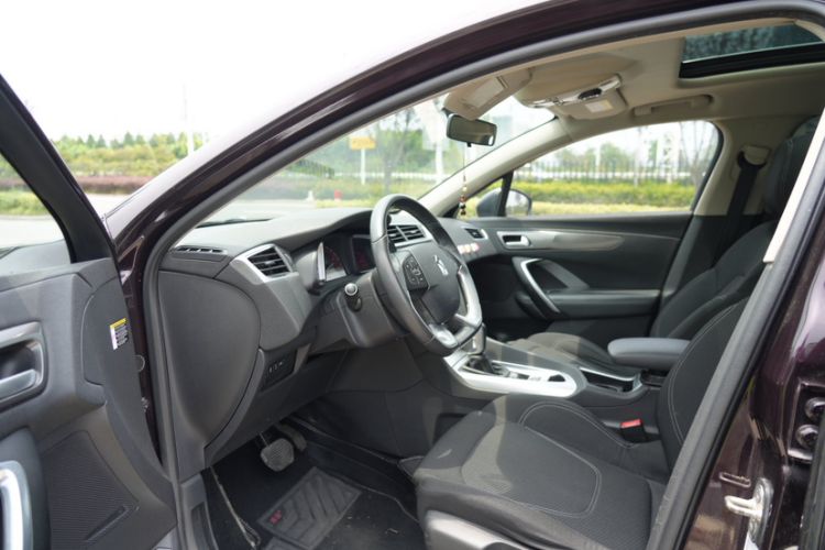 Used DS 6 2016 1.6T Elegant Edition THP160 Interior 3