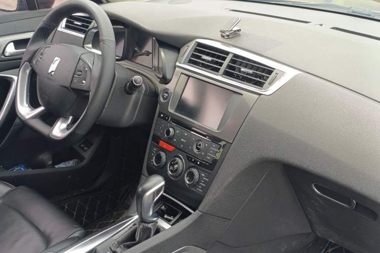 Used DS 6 2016 1.6T Luxury Edition THP160 Interior 8