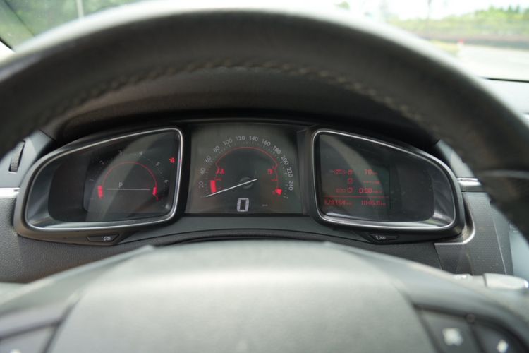 Used DS 6 2016 1.6T Elegant Edition THP160 Odometer Close Up