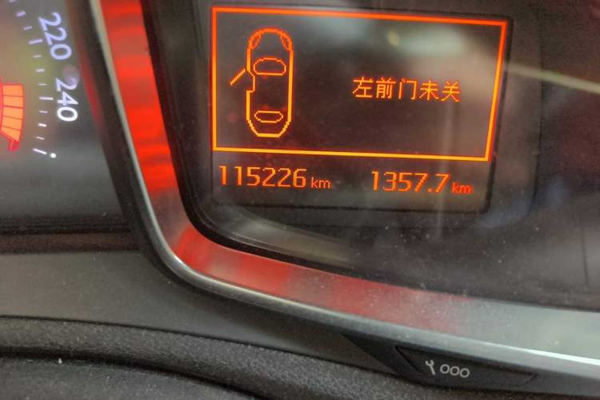 Used DS 6 2016 1.6T Luxury Edition THP160 Odometer Close Up