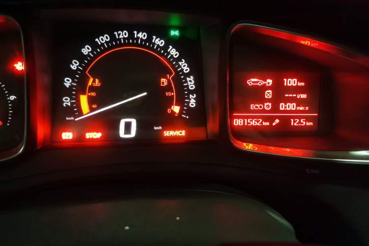 Used DS 6 2016 1.6T Comfort Edition THP160 Odometer Close Up