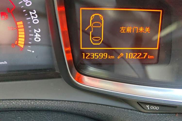 Used DS 6 2016 1.6T Elegant Edition THP160 Odometer Close Up
