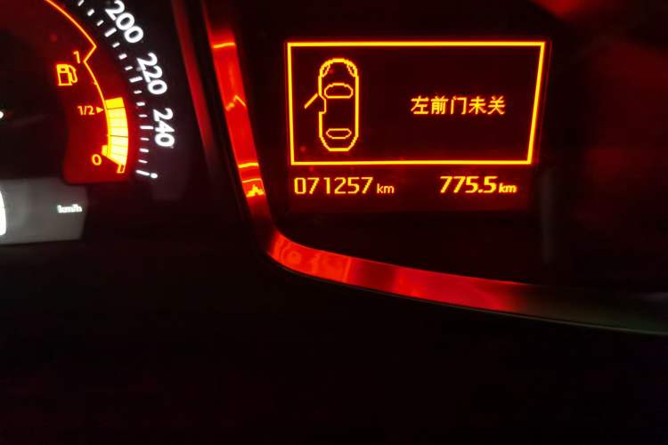 Used DS 6 2016 1.6T Luxury Edition THP160 Odometer Close Up