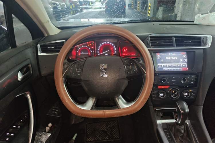 Used DS 6 2016 1.6T Luxury Edition THP160 Steering Wheel