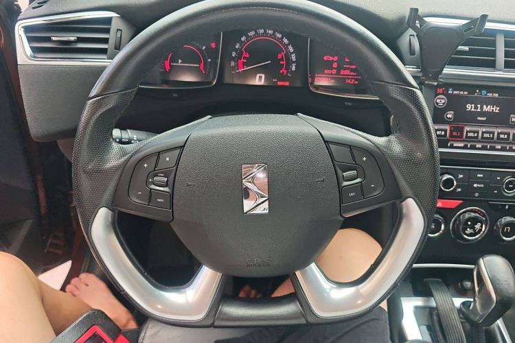 Used DS 6 2016 1.6T Luxury Edition THP160 Steering Wheel