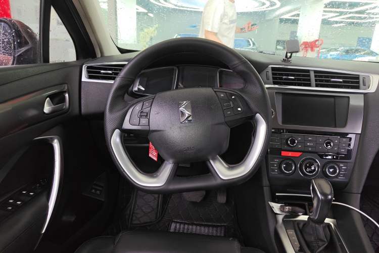 Used DS 6 2016 1.6T Luxury Edition THP160 Steering Wheel