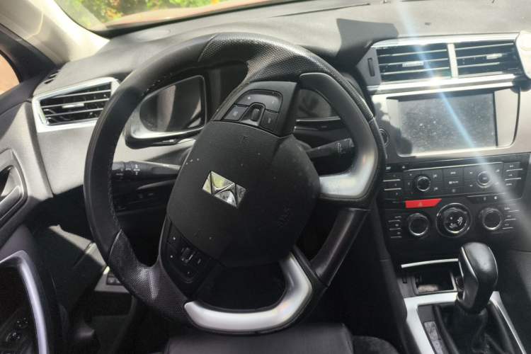Used DS 6 2016 1.6T Luxury Edition THP160 Steering Wheel