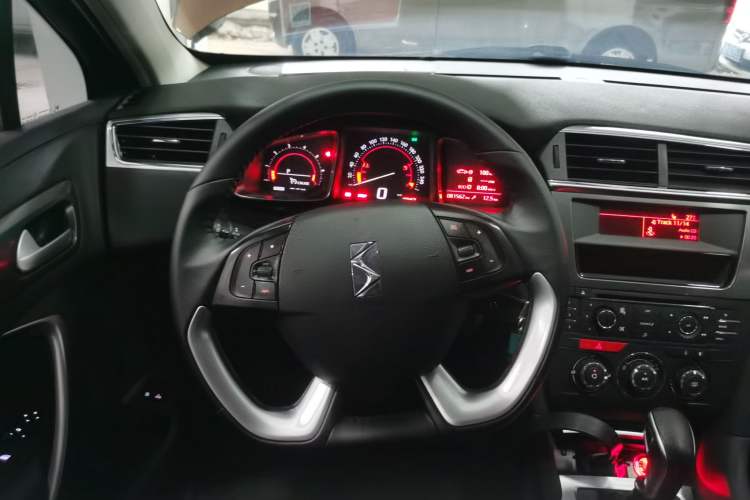 Used DS 6 2016 1.6T Comfort Edition THP160 Steering Wheel