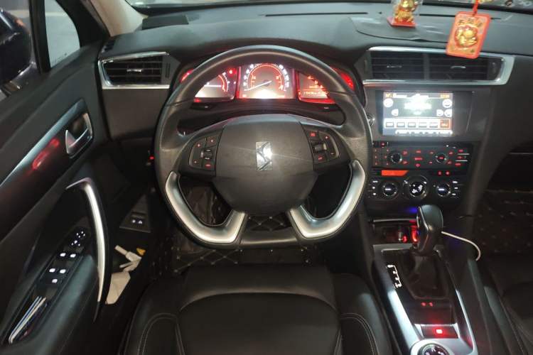 Used DS 6 2016 1.6T Luxury Edition THP160 Steering Wheel